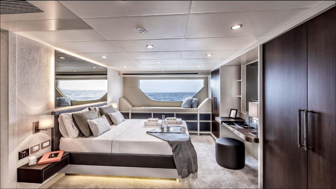 motor-yacht-dolce-vita-dubai-rent-7